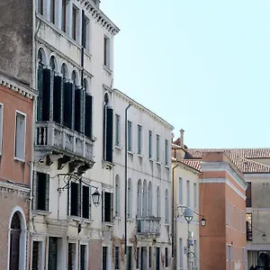 Affittacamere Canal Riva De Biasio, Venezia